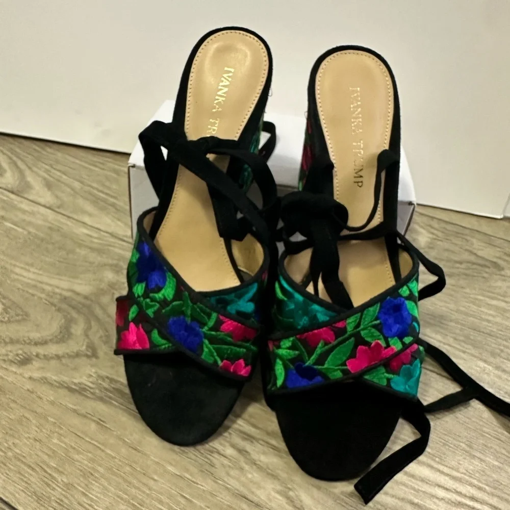 🌷 Black and Green Wedge Shoes🌷